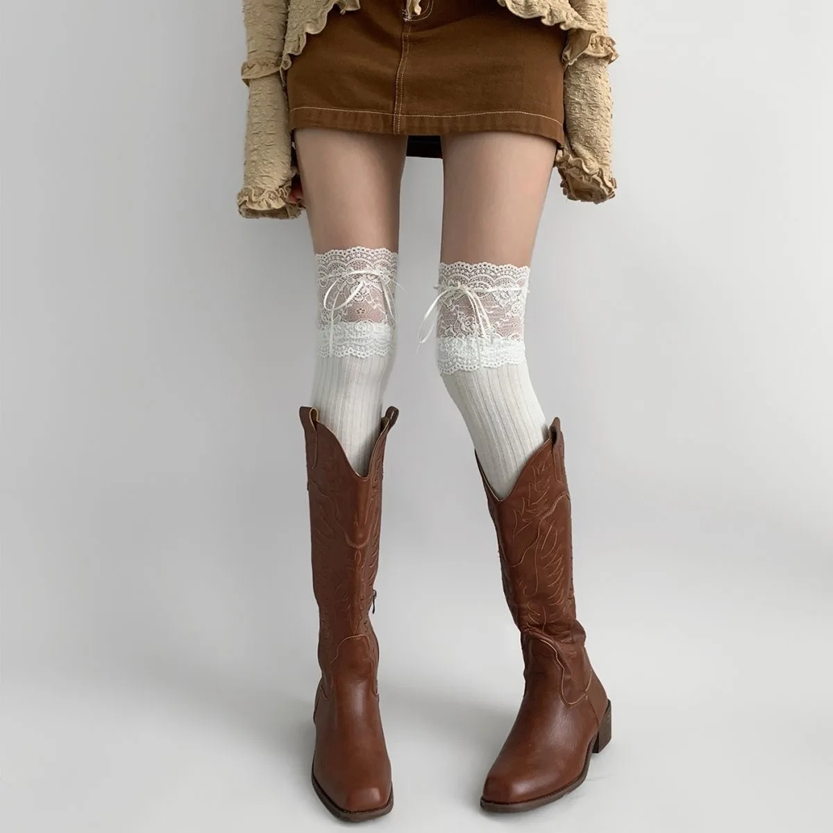 Japanese-style girls' lace thigh-high socks, white over-the-knee spliced frilled socks with bows for women to match boots