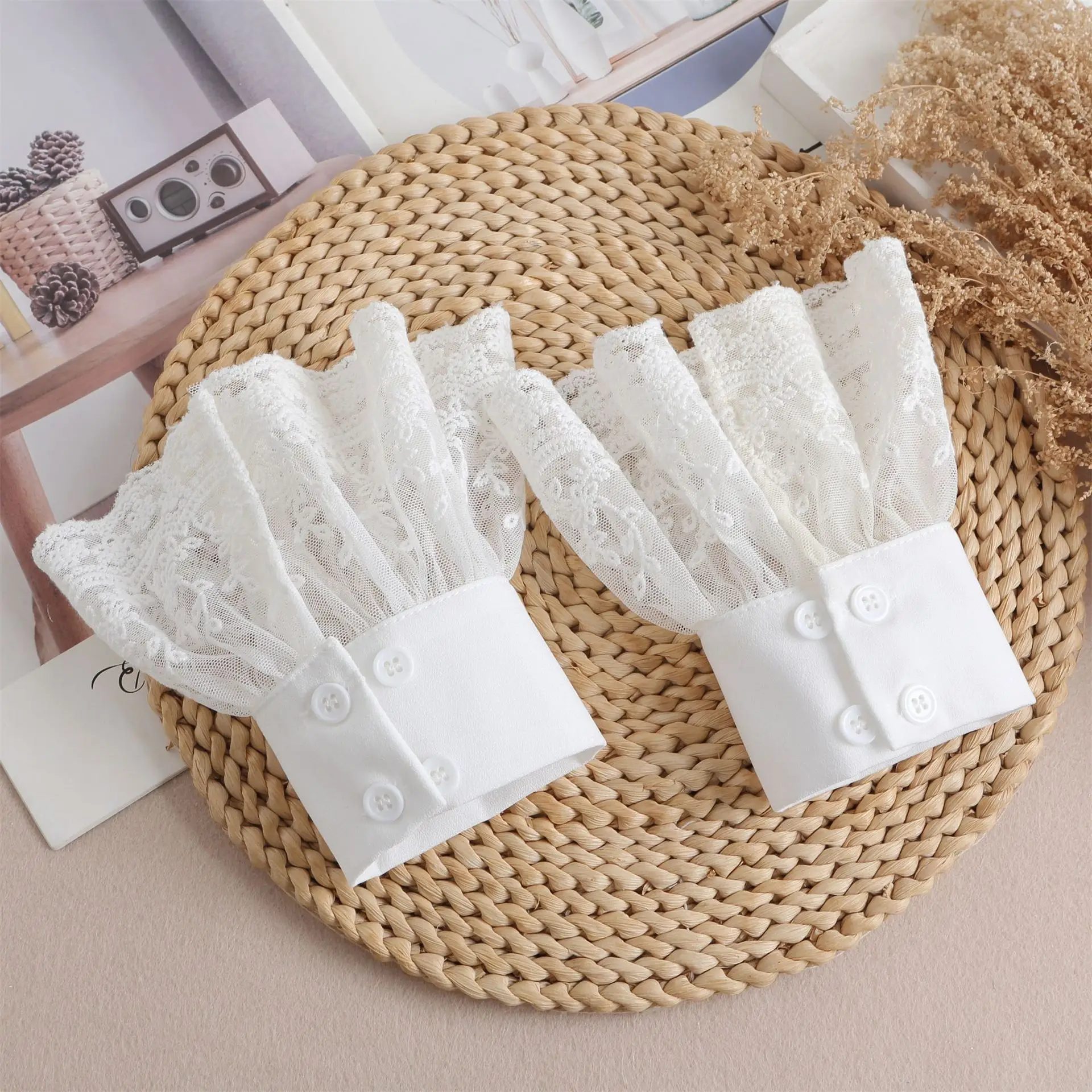 White Women Lace Floral Detachable Sleeve Fake Cuffs Female Pleated Flare Sleeve False Cuffs Ruffles Wristband Decorative