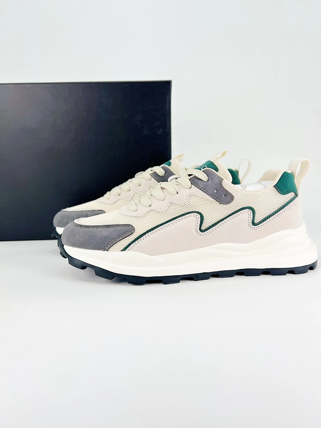 

Men's Luxury Platform Running Shoes, Business Casual Shoes, Outdoor Hiking Shoes, and Stylish and Versatile Sports Shoes.