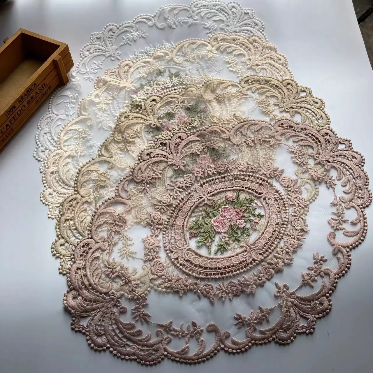 1Pcs for Table Pads Dining White Flower Embroidery Craft Placemat European Style Lace Insulation Plate Mat Anti-scald Coaster