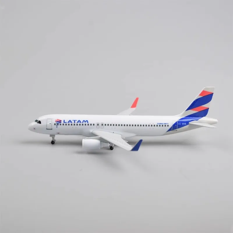 Airplane Scale 1:400 Airbus A320 LATAM Airlines Edition 20cm Model