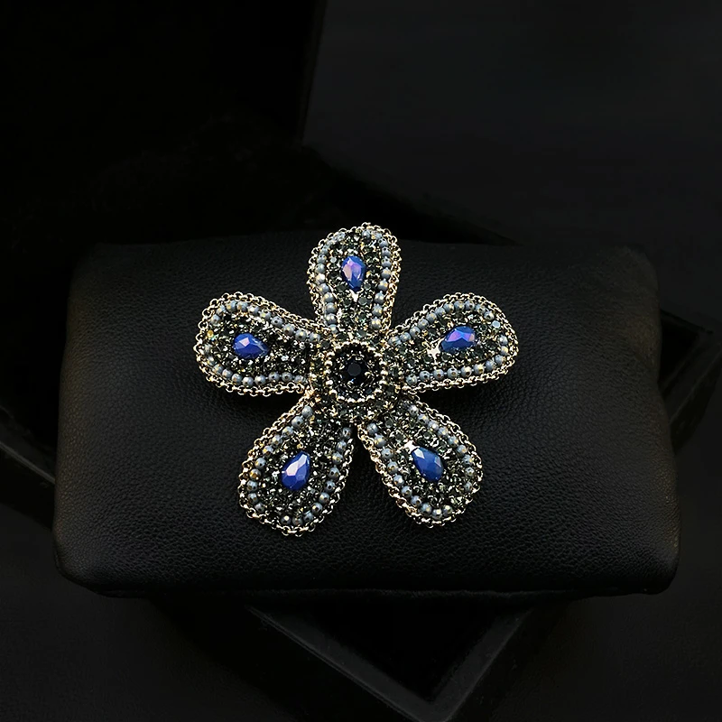 

957 Exquisite Retro Flower Brooch High-End Elegant Corsage for Women Luxury Neckline Pin Sweater Coat Accessories Jewelry Gifts