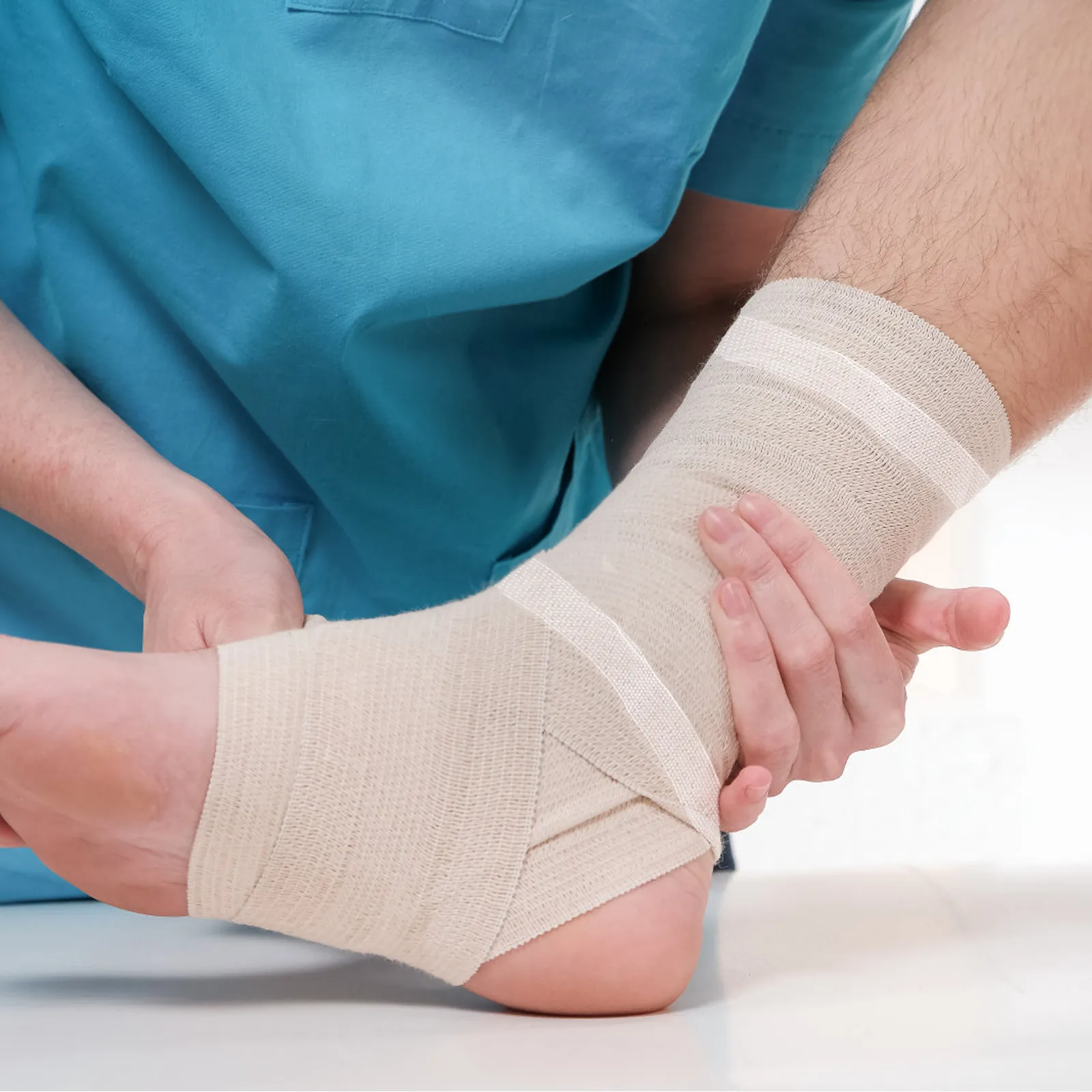 

12 Rolls Lightweight Thin Low Sensitization Breathable Adhesive Wound Dressing Tape for Skin Protection Needle Fixation First