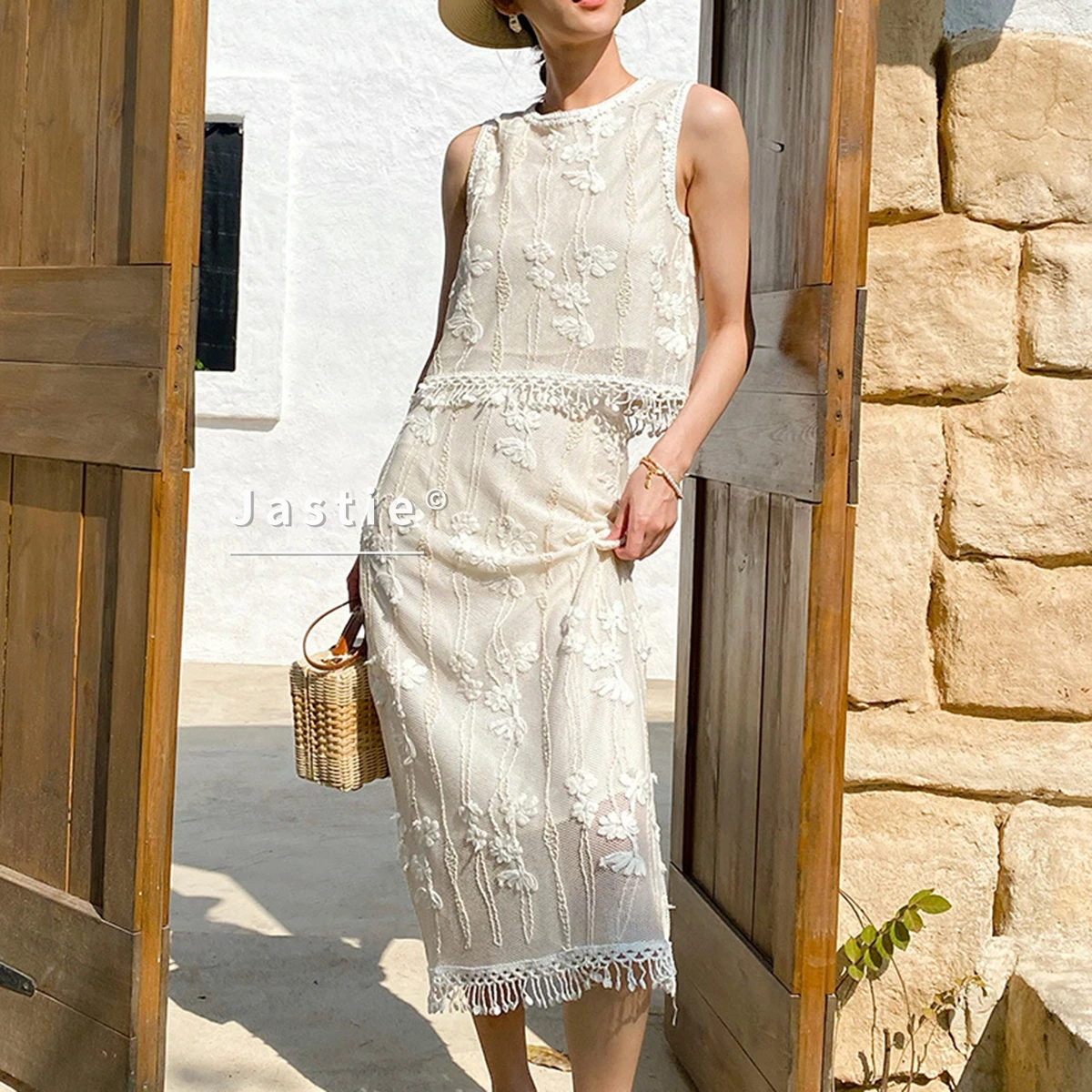 

Летний женский костюм в стиле бохо с вышивкой, ажурный, без рукавов, с кружевом и бахромой, макси-юбка, комплект из 2 предметов, французский винтажный стиль, для пляжного отдыха