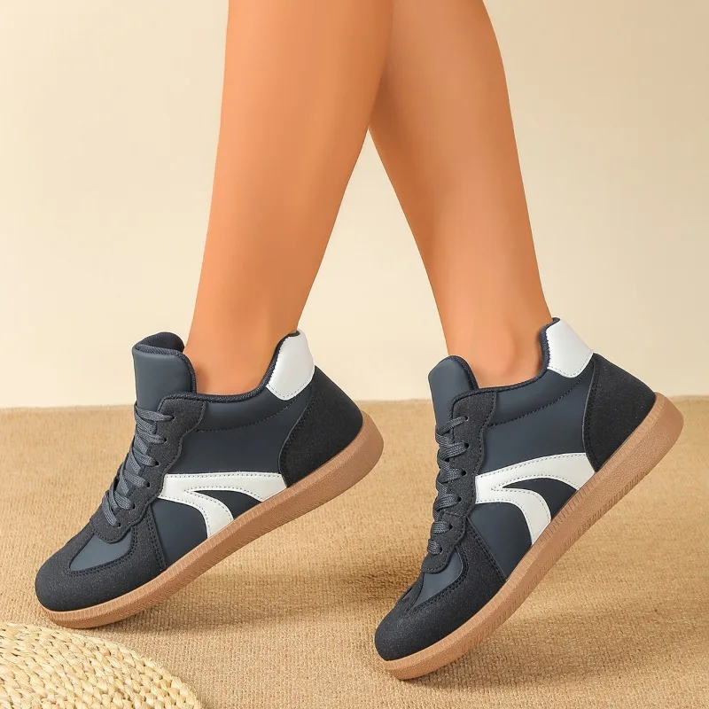 2025 المألوف والأكثر مبيعا الخريف جديد كبير الحجم المرأة أحذية رياضية فاخرة شقة مريحة الرجعية تنوعا حذاء كاجوال #3