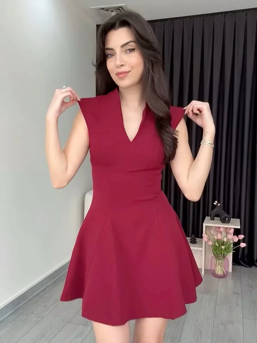new women's crepe sleeveless mini dress Slim and thin solid colour V-neck short dress Elegant commuter women's clothing