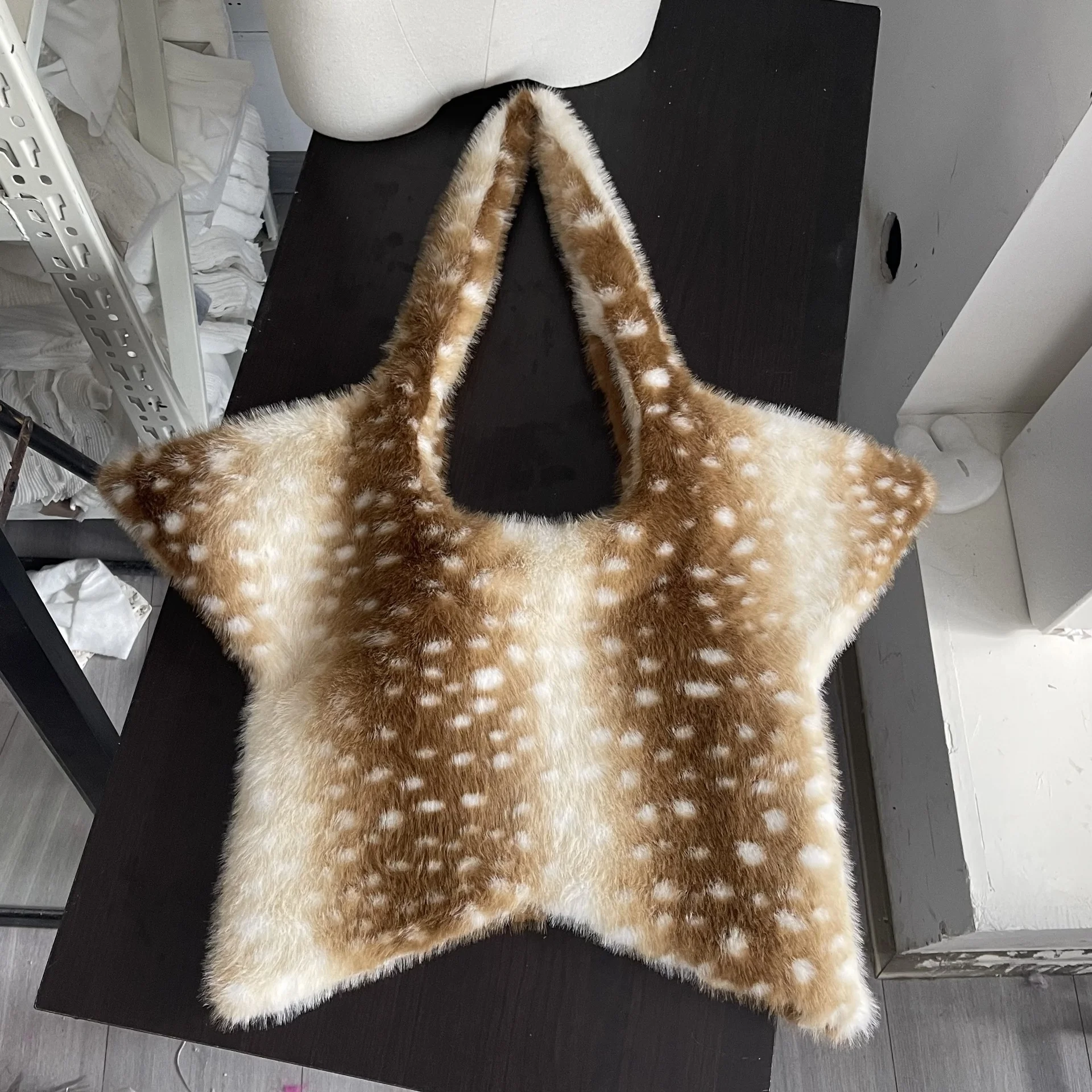 bolsa-de-ombro-em-forma-de-estrela-fofa-de-pelo-sintetico-para-mulheres-bolsa-grande-de-pelucia-com-estampa-de-leopardo-grande-capacidade-moda-de-inverno-y2k-streetwear