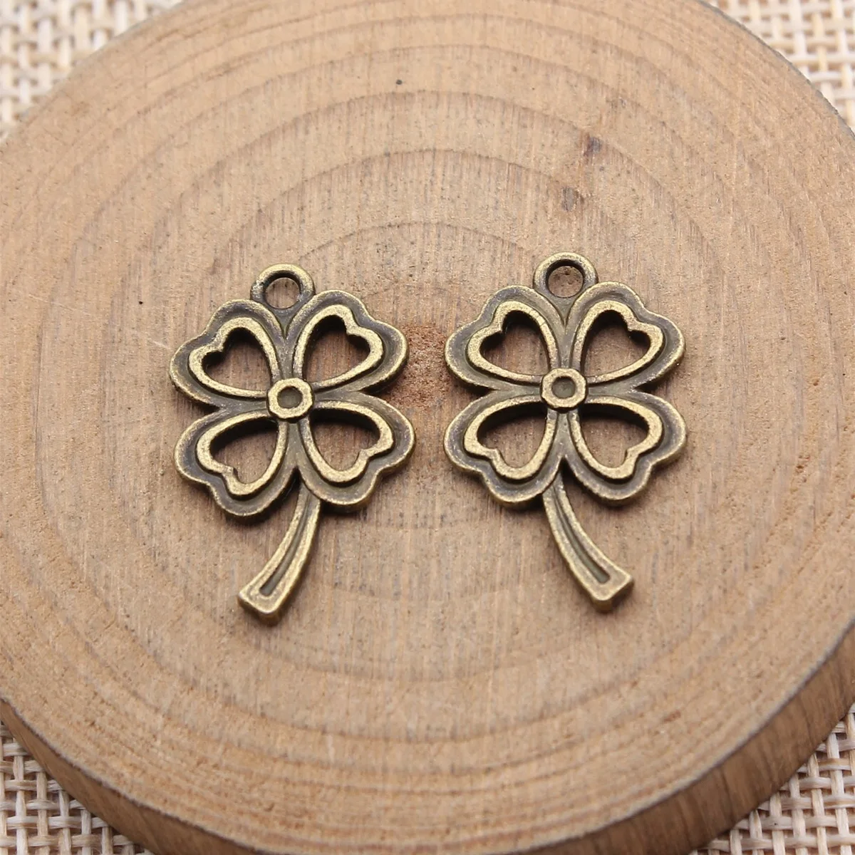 

40pcs 24x16mm(0.94x0.63inch) 2 Colors Antique Bronze Color Antique Silver Color Hollow Four-Leaf Clover Charms Pendants