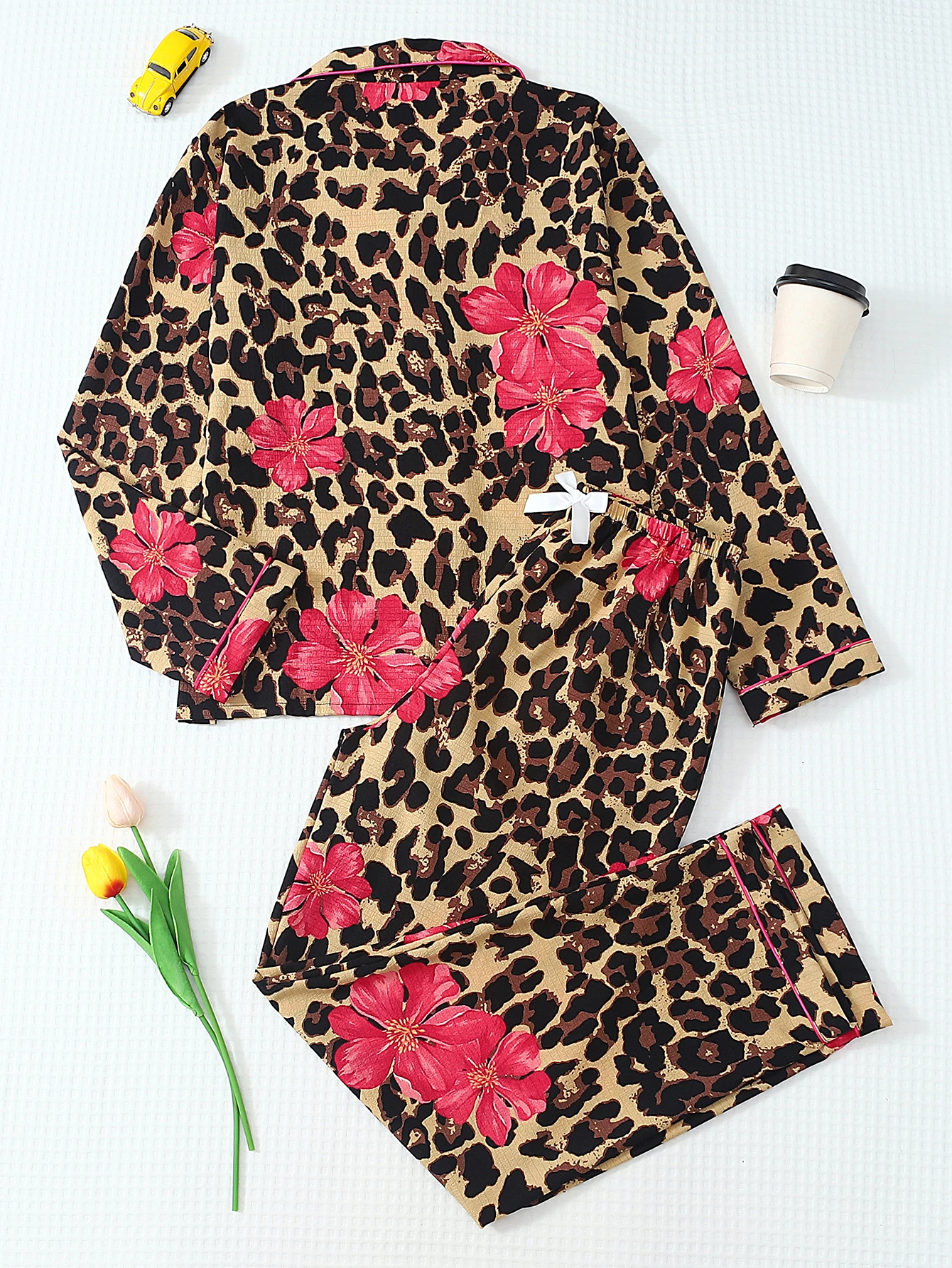 Two-Piece Comfortable Leopard Print Red Floral Lapel Button-Down Long-Sleeve Top with Pockets and Bow-Knot Trousers Women's Pajamas Loungewear Set Suitable for Home Use