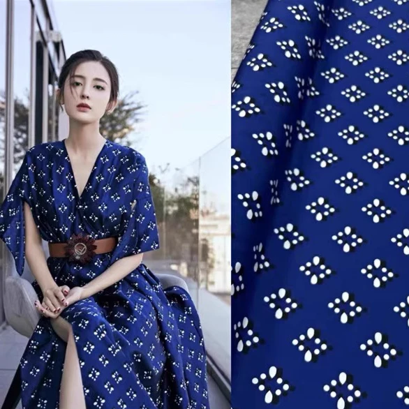 140CM Wide 18MM Silk Crepe de Chine Fabric with White Printed for Soft Comfortable Elastic Dress Shirt Pajamas Scraft R2380