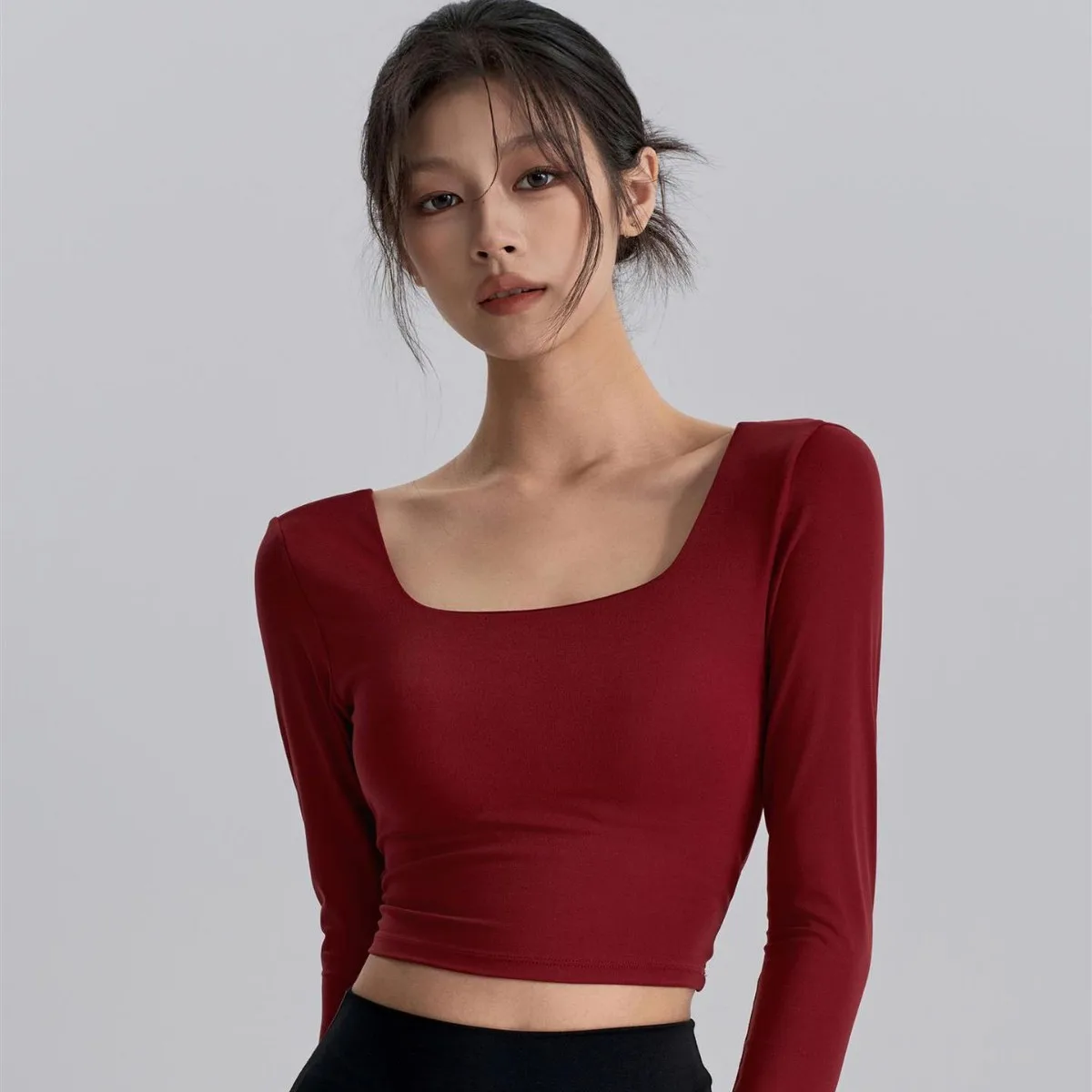 

2025 New Style with Chest Cushion Beautiful Back Yoga Suit Square Collar Slimming Top Pilates Running Sports Long Sleeved