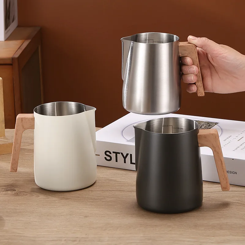 إبريق مزبد حليب القهوة 304 من الفولاذ المقاوم للصدأ مقياس دقيق مضاد للحرق مقبض الحبوب الخشبية أدوات القهوة الاحترافية #1