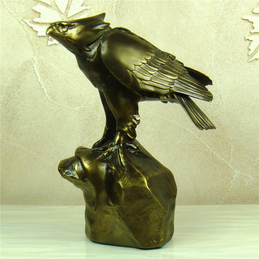 Fish Catching Eagle Statue Handmade Resin Hunter Sculpture Home Novelty Art and Craft Ornament Office Wild Decor Present