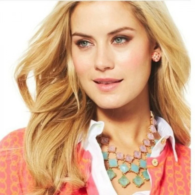 

High-end European and American Retro Acrylic Cut Square Exaggerated Necklace Light Luxury