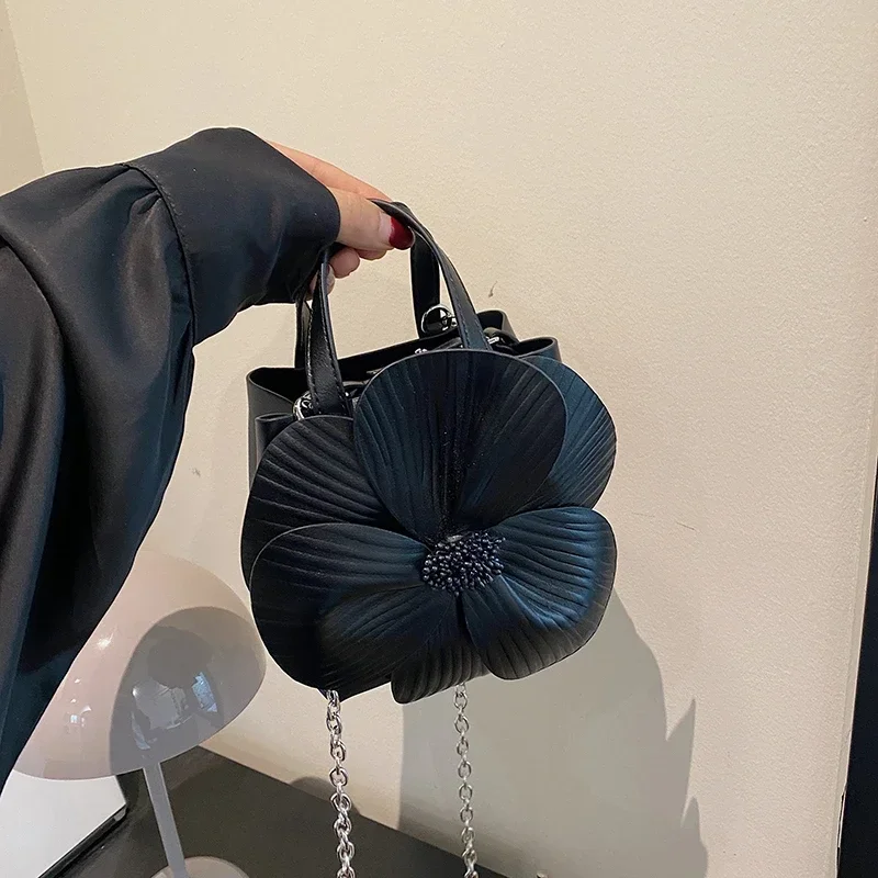 

Creative Petal Flower Bag for Women 2024 New Novel and Fashionable Bucket Shoulder Bag, Niche and Unique Temperament PU Bag