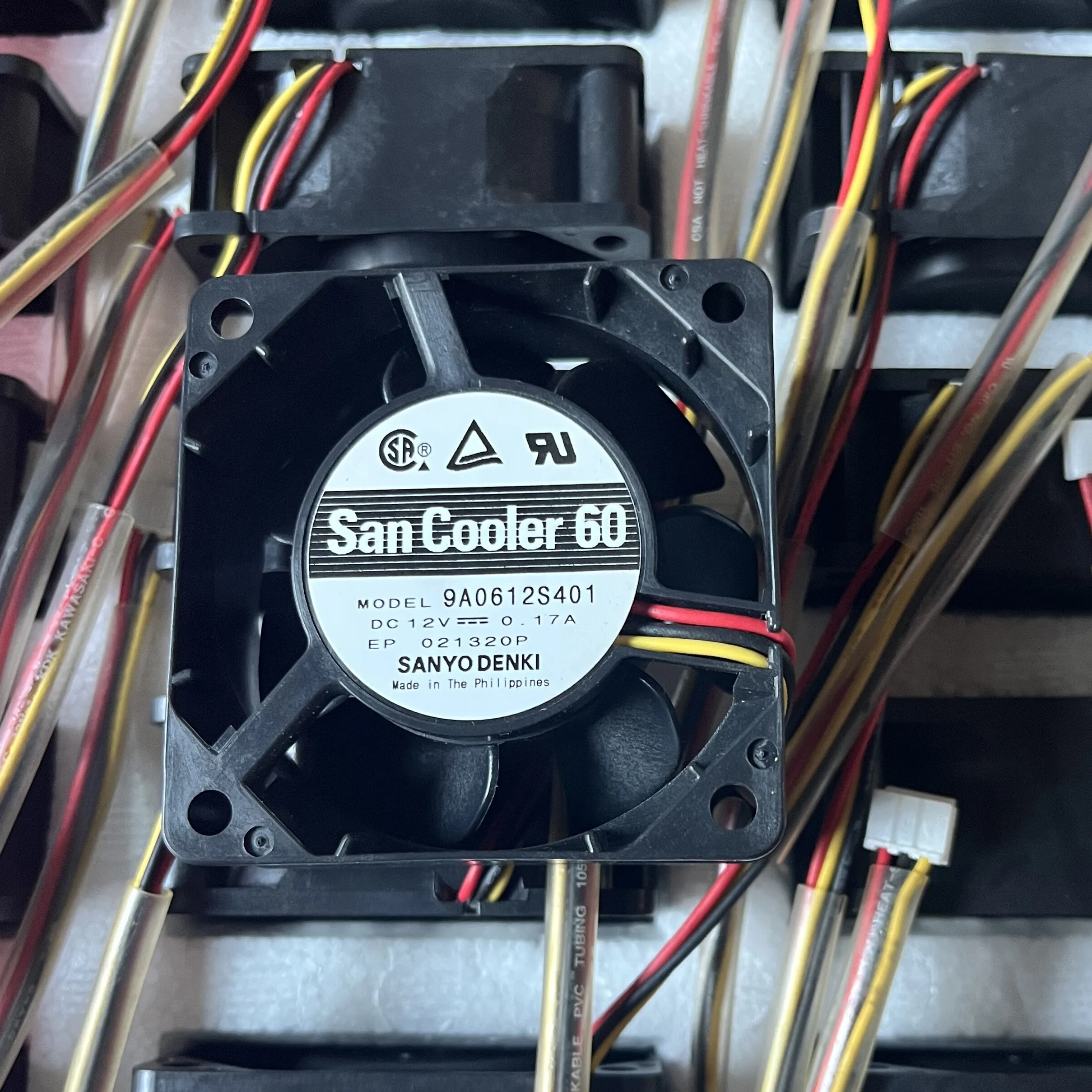 

SANYO DENKI 9A0612S401 DC 12 В 0,17 А 60x60x25 мм 3-проводной вентилятор охлаждения корпуса