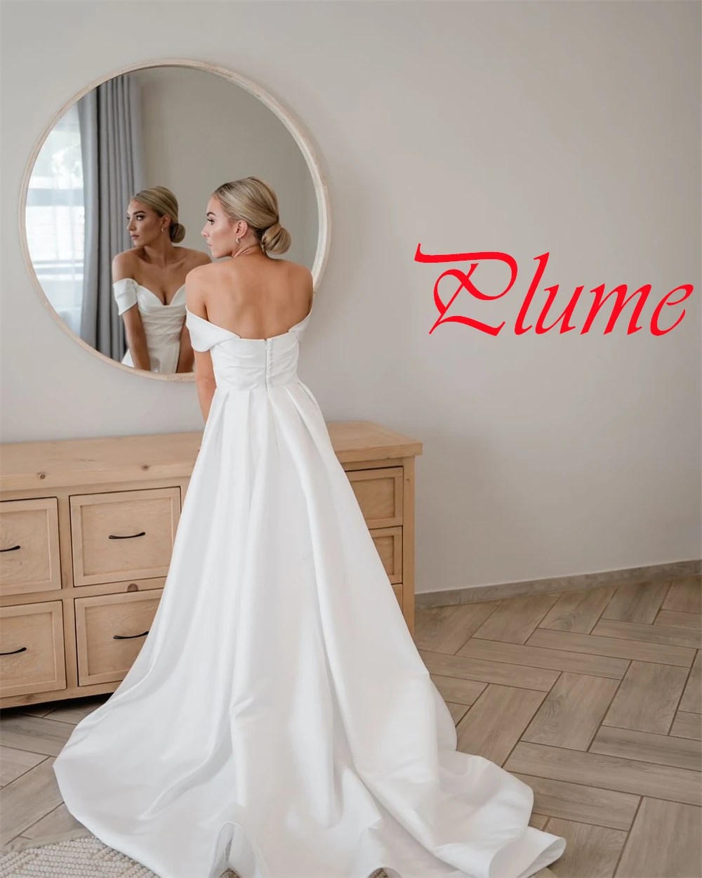 Abiti da sposa in raso bianco squisito personalizzato Abito da sposa semplice senza spalline con spalle scoperte Abito da cappella con cerniera sul retro