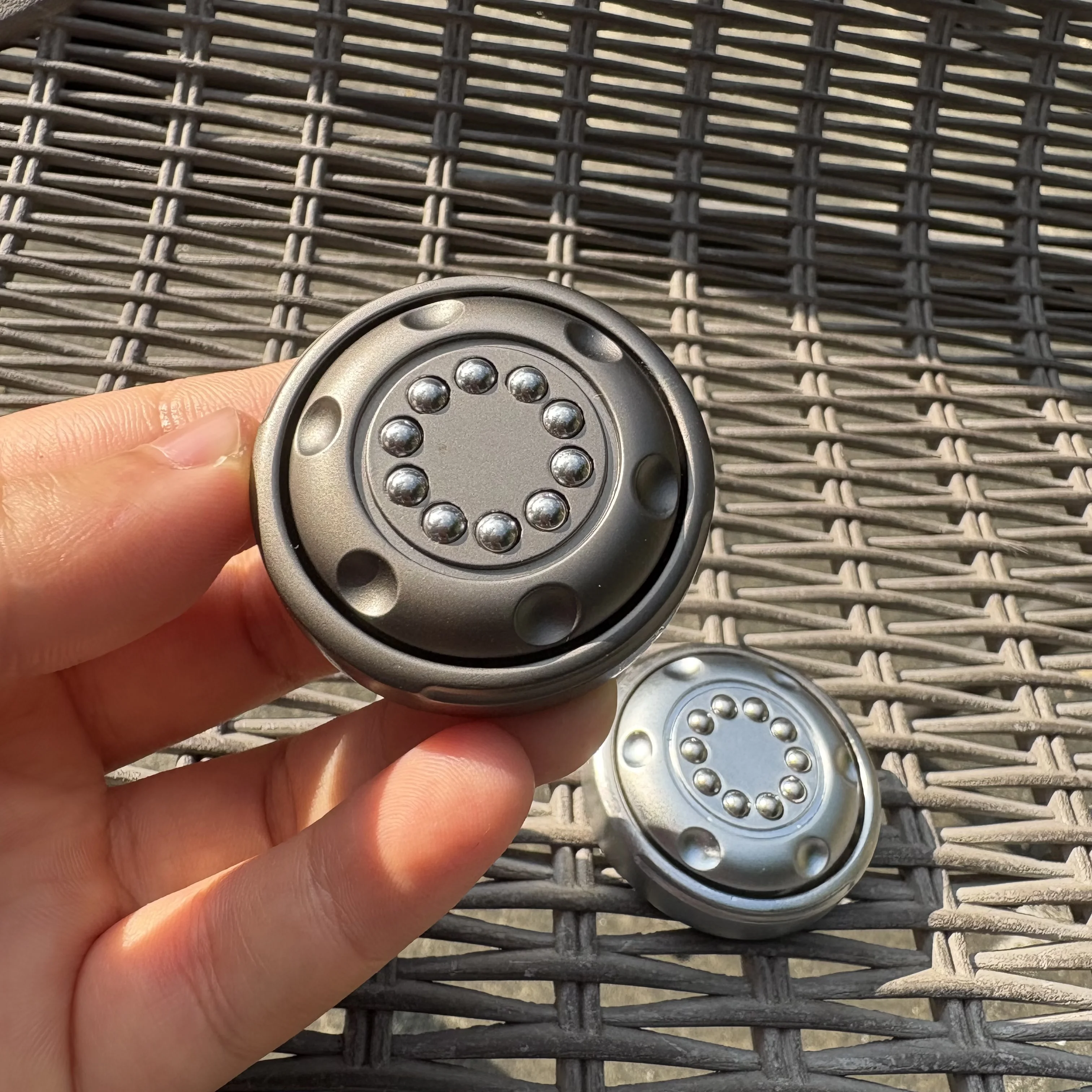 Deslizador de Metal UFO EDC Fidget, deslizador de Metal con platillo volador de monedas, juguetes de oficina Fidget, escritorio de Metal magnético EDC, juguete antiestrés para adultos