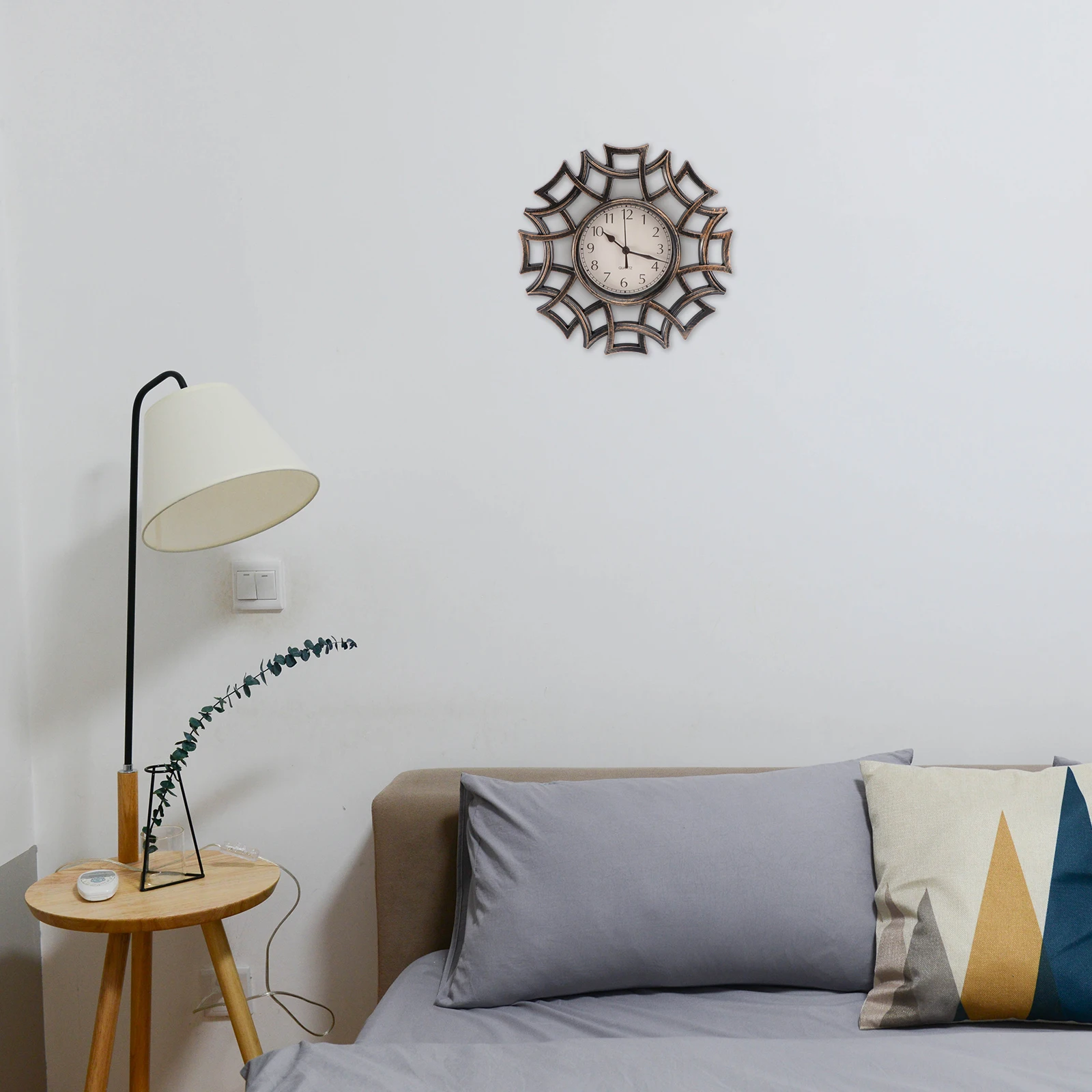 

10 Inch Vintage Wall Clock Hollowed-Out Silent Decorative Oversize Fashionable Retro For Bedroom Living Room Bar Hotel