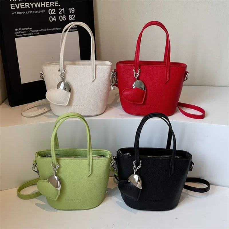 

Классическая дизайнерская женская сумка-тоут из кожи с логотипом и большой вместимостью, идеально подходит как стильная сумка для подгузников.