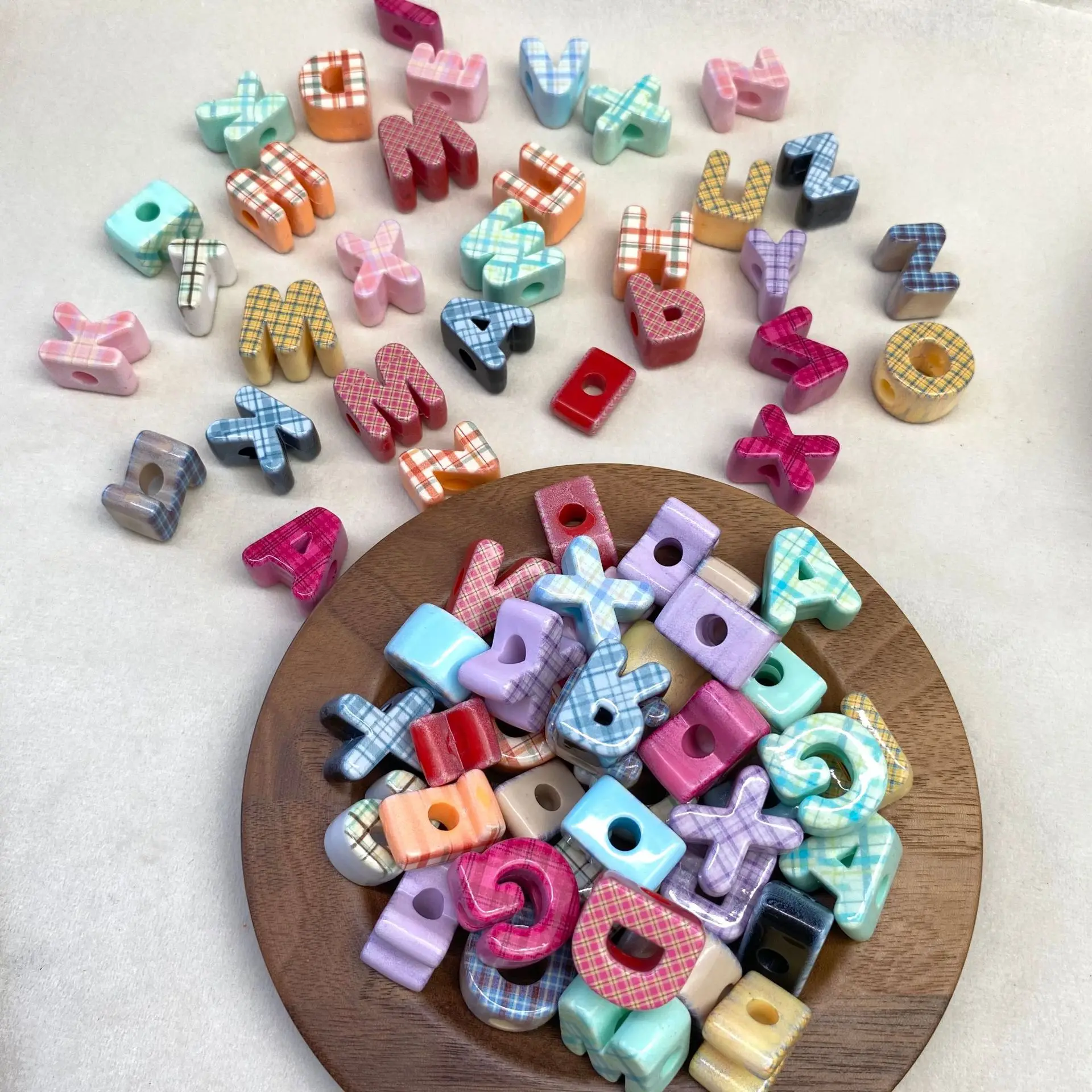 30/50/100 Stück/20 mm große Löcher Acryl Alphabet Buchstaben Perlen für DIY Telefon Kette Schlüsselanhänger Zubehör Materialien Lose Perlen – Detail 3