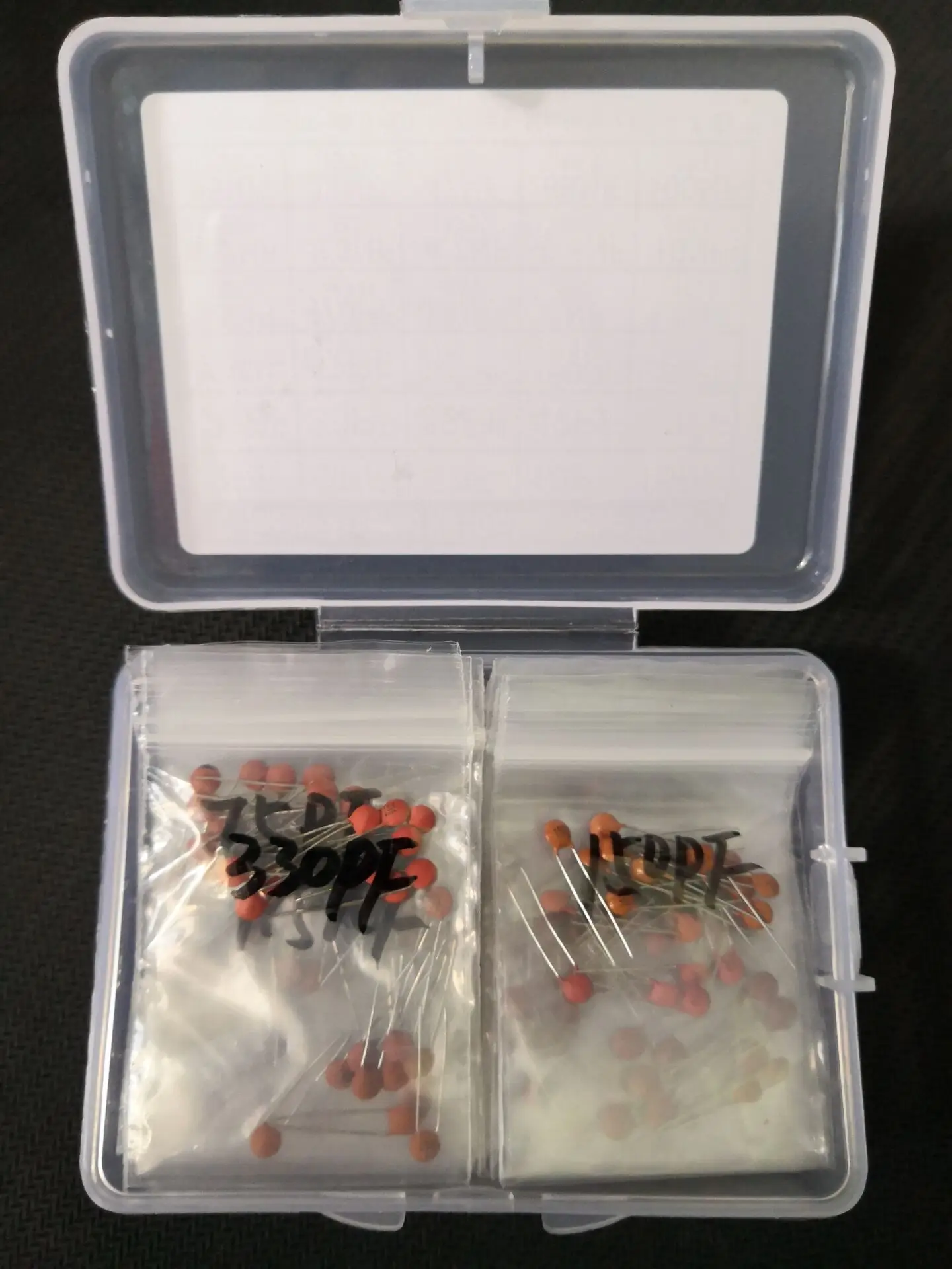 30種類詰め合わせ=300個 セラミックコンデンサキット 2pF～0.1uF 100nF 10pF 22pF 47pF 100pF 220pF 470pF 101 471 102 222 332 472 223 473 104