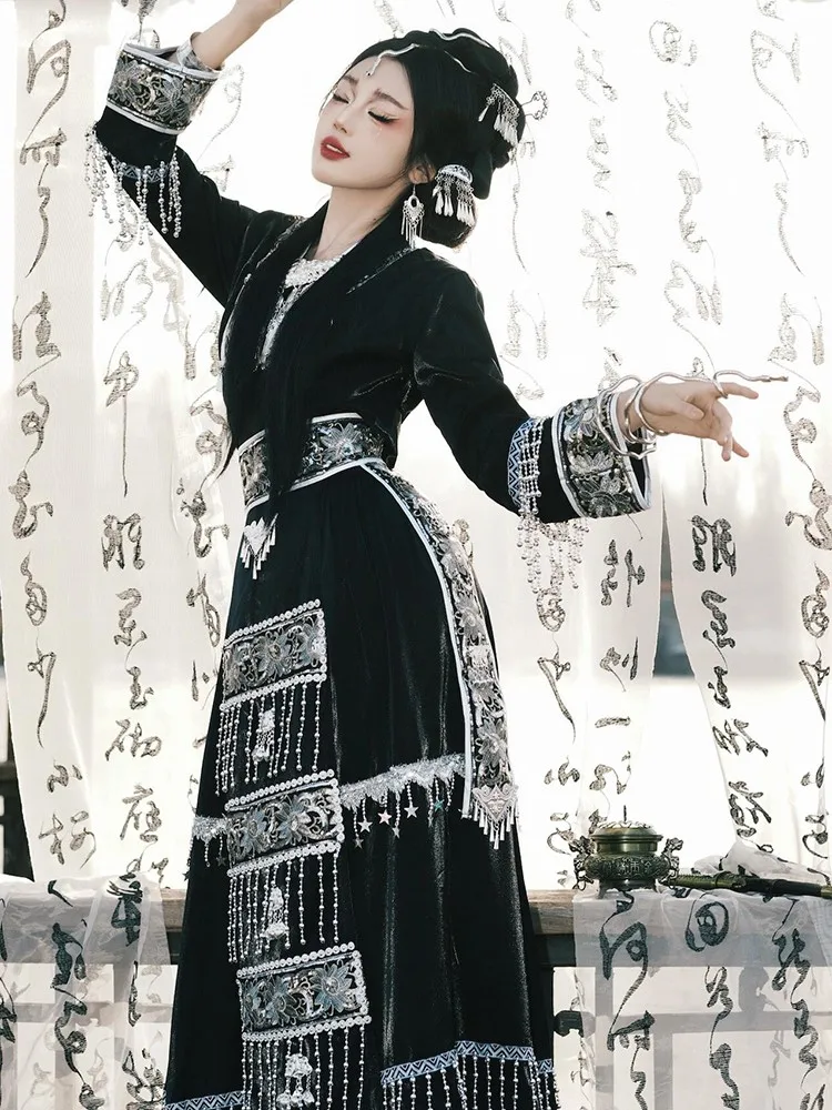 

Dark embroidery top ribbon long dress ethnic ancient style and exotic charm new clothing for photography portrait
