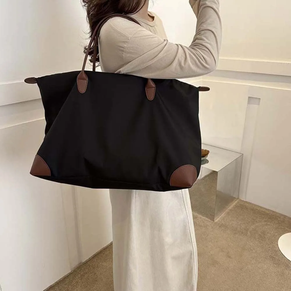 Nouveau sac fourre-tout en nylon Oxford imperméable couleur unie style coréen avec garniture en cuir, sac à main et sac à bandoulière pour les trajets quotidiens en extérieur