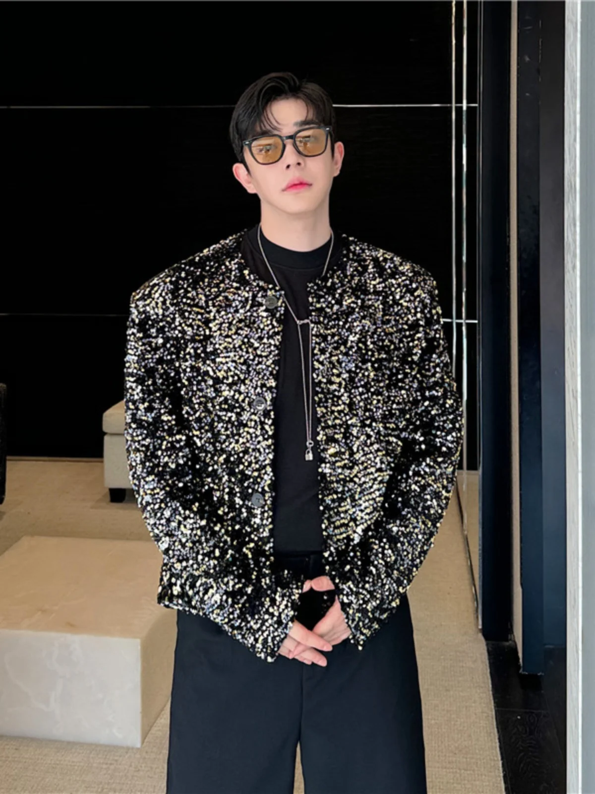 

Модный дизайн с пайетками, короткий жакет для сцены, осенняя новинка, из полиэстеровой ткани, с защитой от сминания, утолщенный.