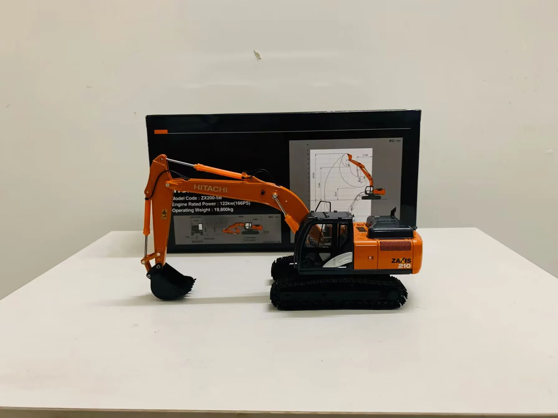 

Zaxis 210-5 Excavator Hydraulic Excavator 1/50 Scale Die-Cast Model New in Box