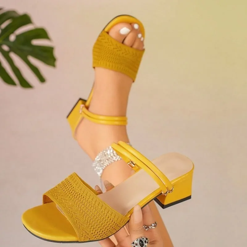 Damen Strick-Mules mit Blockabsatz, elegante offene Sandalen, modische Sommer-Slipper, bequeme Slip-on Schuhe mit mittelhohem Absatz für Damen