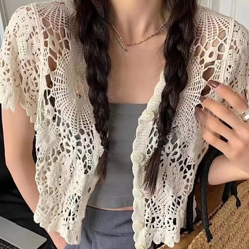 REALEFT Sommer Vintage Spitze Häkeln Damen Blusen 2025, neue Knöpfe, kurze Ärmel, V-Ausschnitt, aushöhlen, Hemden, kurze Tops für Damen