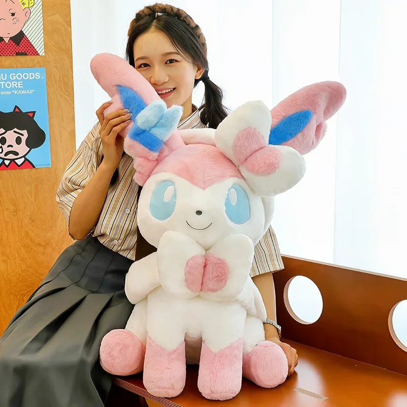 Sylveon Plüschtier in sitzender Pose, kuschelig weich, flauschig, Anime-Puppe im japanischen Stil, Dekokissen für Sofa, Bett, Heimdekoration, Geschenke