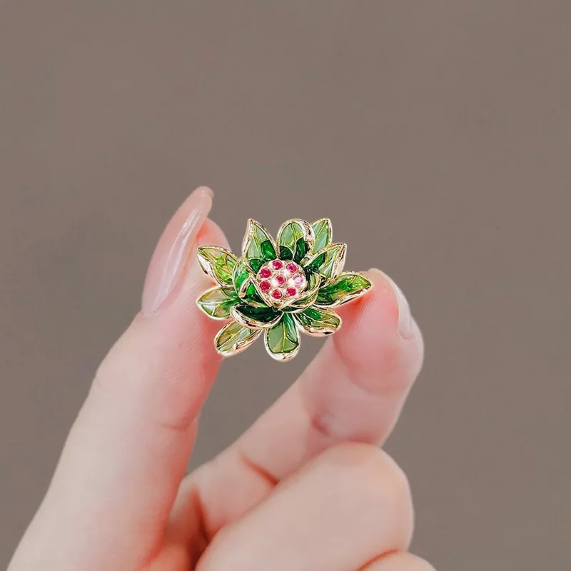 Broche de flor de loto verde para mujer, insignia elegante, cristal brillante, circón, vestido informal, Pin femenino, accesorios de regalo