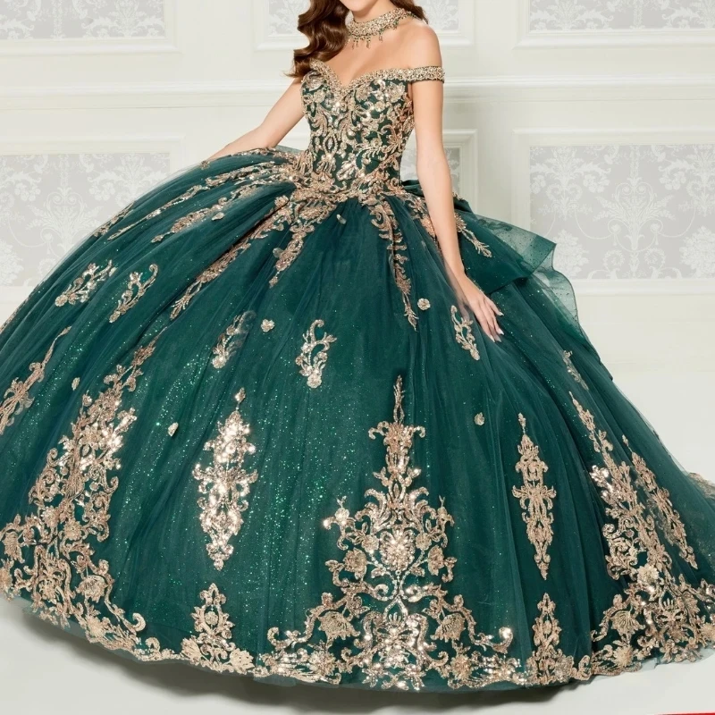 

Emerald Green Shiny Princess Quinceanera Dresses Ball Gown Off The Shoulder Gold Appliques Corset Sweet 15 Vestidos De XV Años