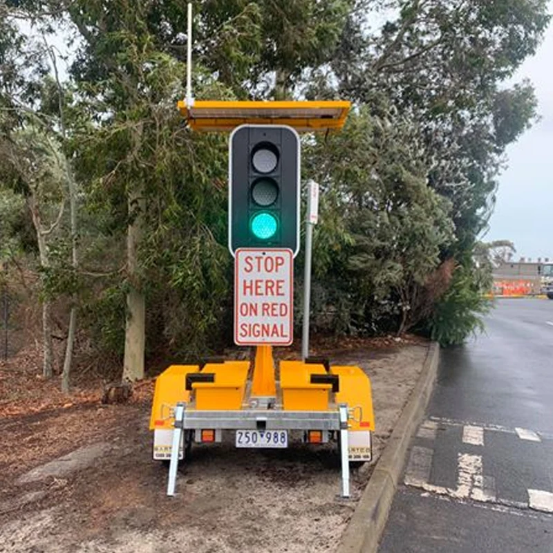 PTS Portable Trailer Traffic Lights With Mast And Reflective Signs Automated Traffic Control Assist