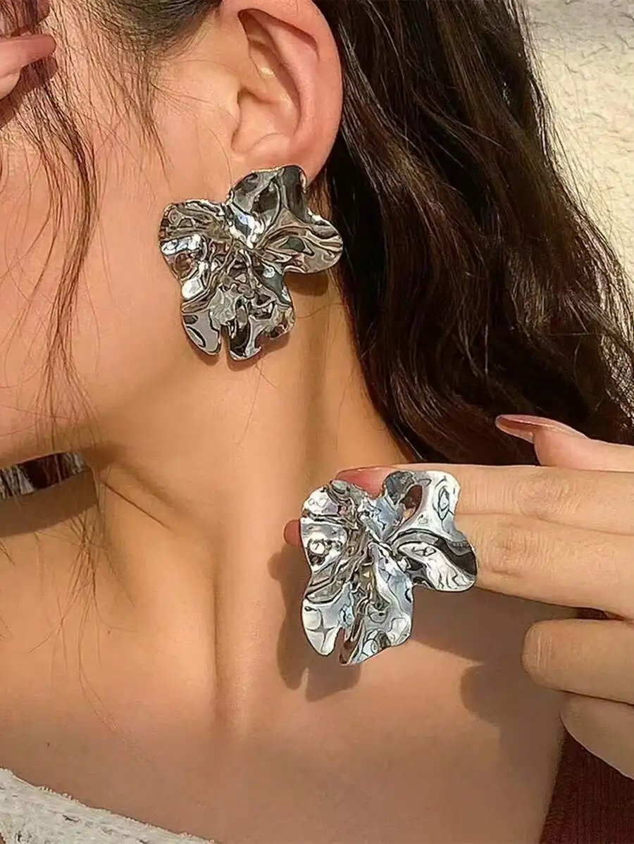 

Asymmetrical Pleated Metal Flower Earrings For Women, Retro Minimalist Design, High Shine Finish, Versatile For Casual Party