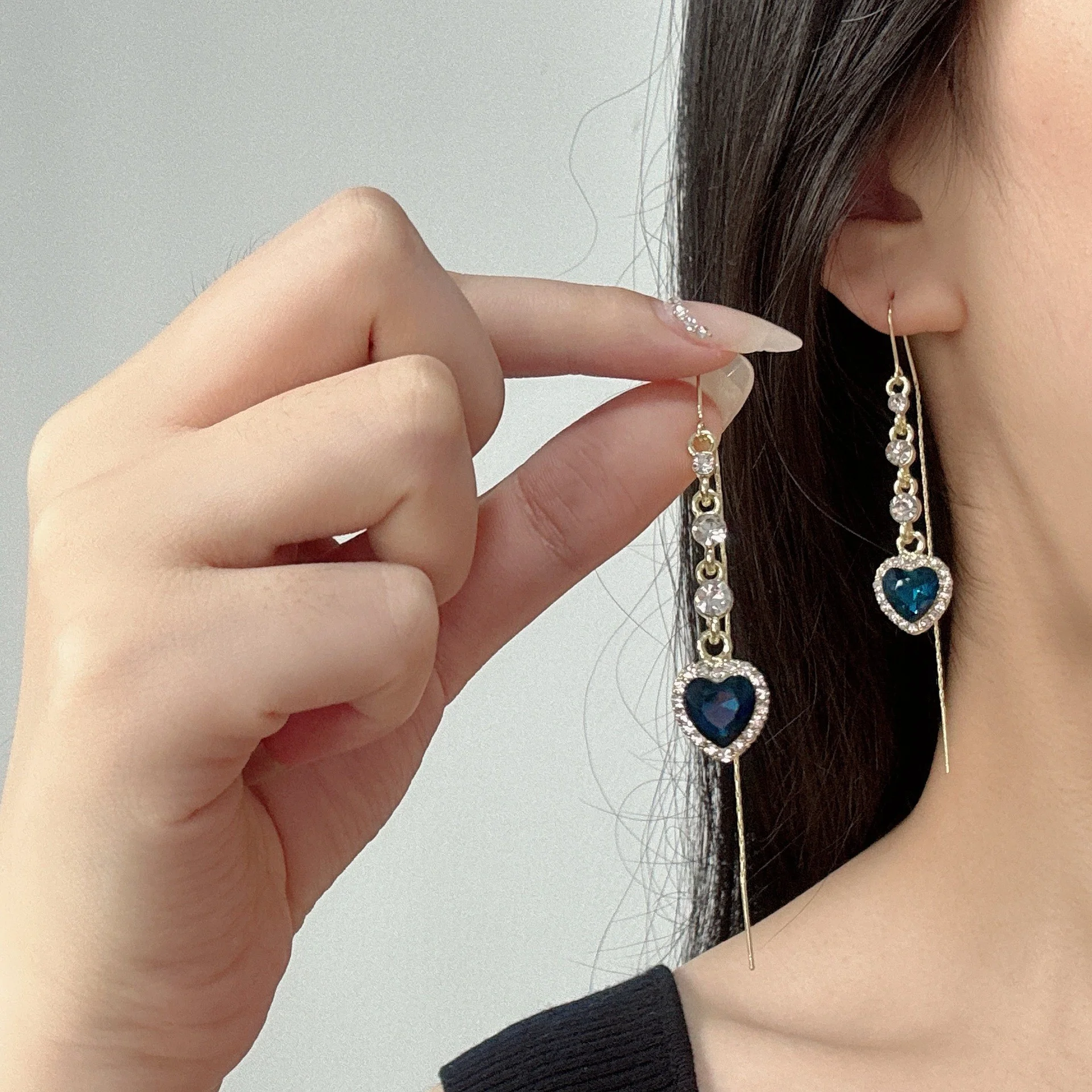 Mode Blau Herzförmige Zirkon Ohrringe für Frauen Licht Luxus Lange Quaste Ohr Linie Hochzeit Schmuck Geschenk – Detail 3