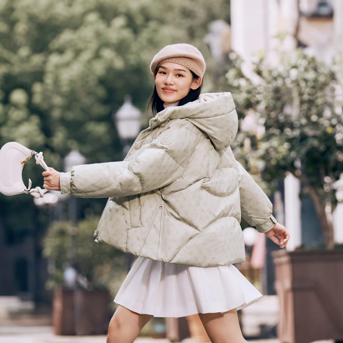 BOSIDENG Womens Winter Oversized Short Down Jacket Crop Zip Puffer Coat Fashion warm light B30145202