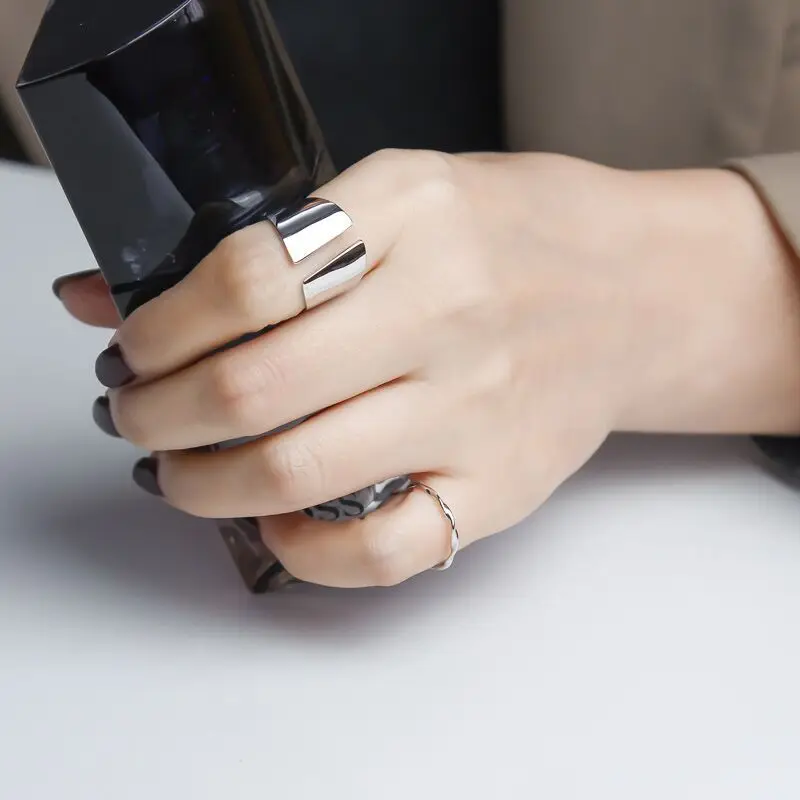 موضة جديدة غير النظامية وجه واسع 925 فضة مجوهرات السلس مزاجه هندسية شخصية افتتاح خواتم R017