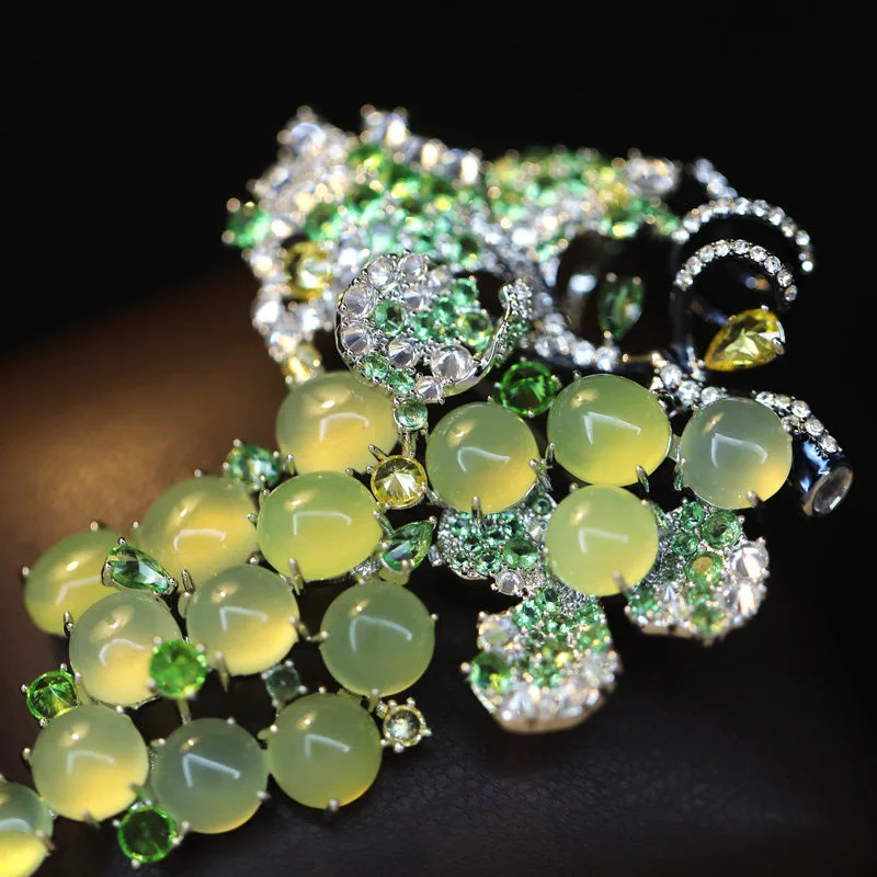 Autumn New Fruit Brooches Gorgeous Larger Green Grape and Lychee Luxury Micro-inlaid Zircon Women's Accessory High-end Jewelry