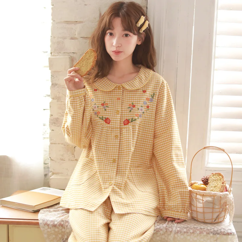 

Autumn and winter women's pure cotton brushed velvet pajamas, fresh and sweet embroidered doll collar, anti-aging home suit set
