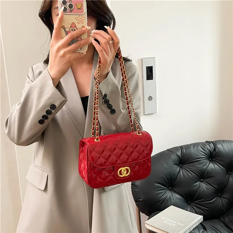 

High-End Retro Messenger Bag - Minimalist Crossbody Design With Soft Leather & Vintage-Inspired Brass Accents