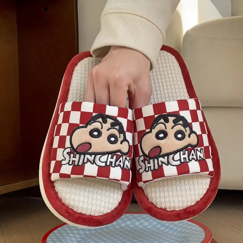 

Легкие льняные тапочки Crayon Shin-Chan с плоской подошвой для женщин, летние, новый стиль, повседневные, парные, с мультяшным принтом, удобные