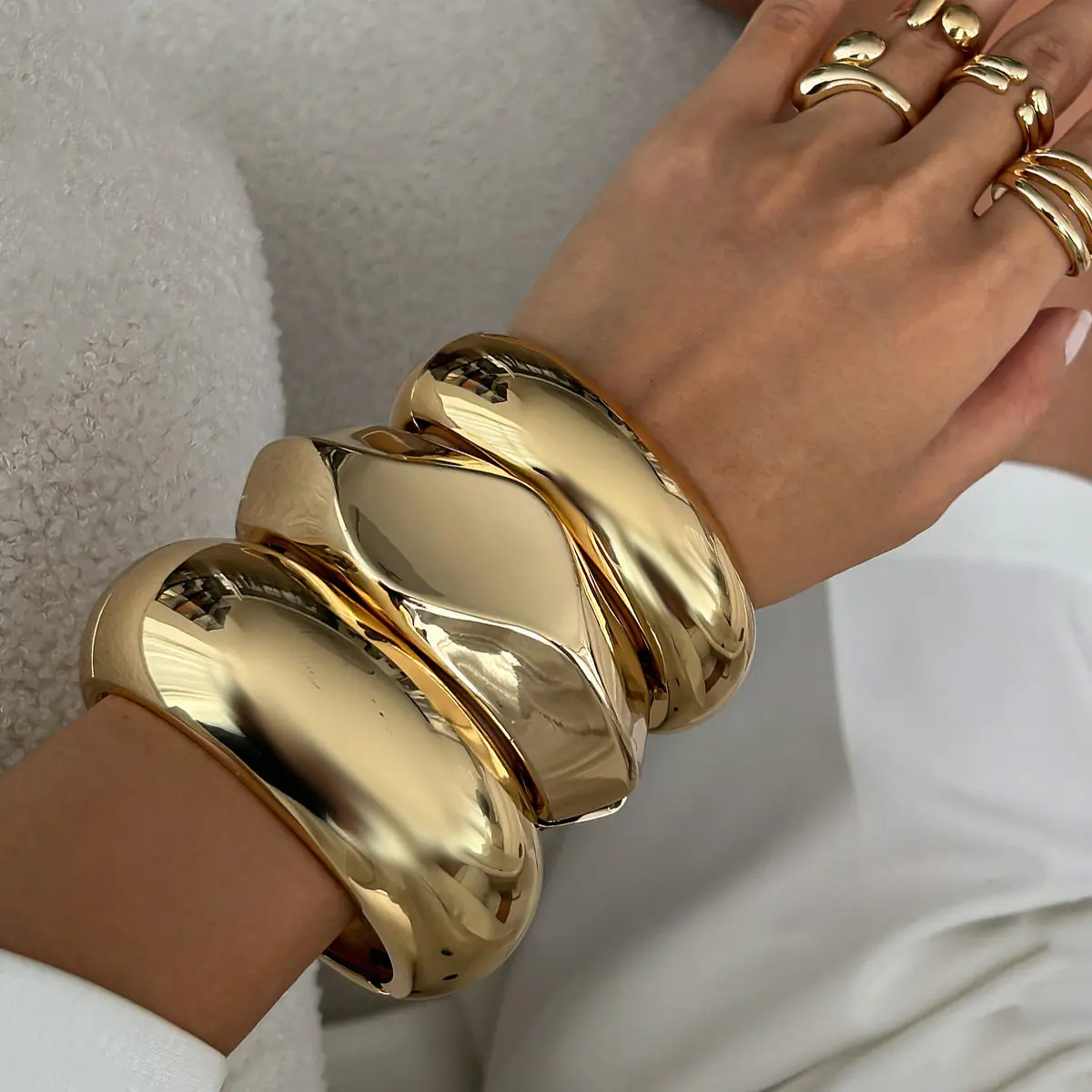 

Exaggerated Geometric Metal Cut Surface Bracelet Open Ring Design Unique Personality Sensation Fashion Jewelry Accessory
