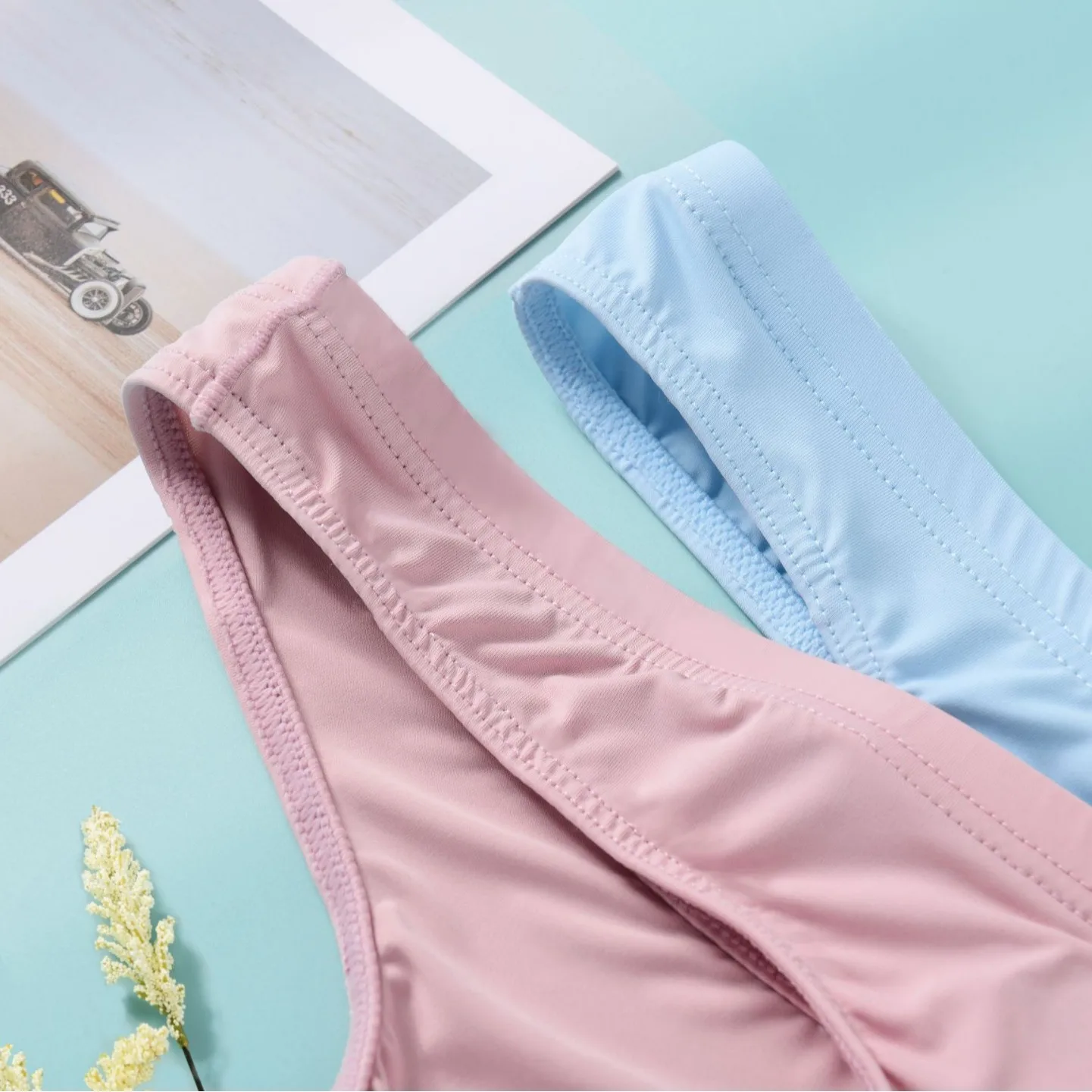 Мужские стринги, сексуальное нижнее белье с U-образной сумкой, однотонные трусы из ледяного шелка с Т-образной спинкой, дышащие трусики-бикини со средней посадкой и бандажом