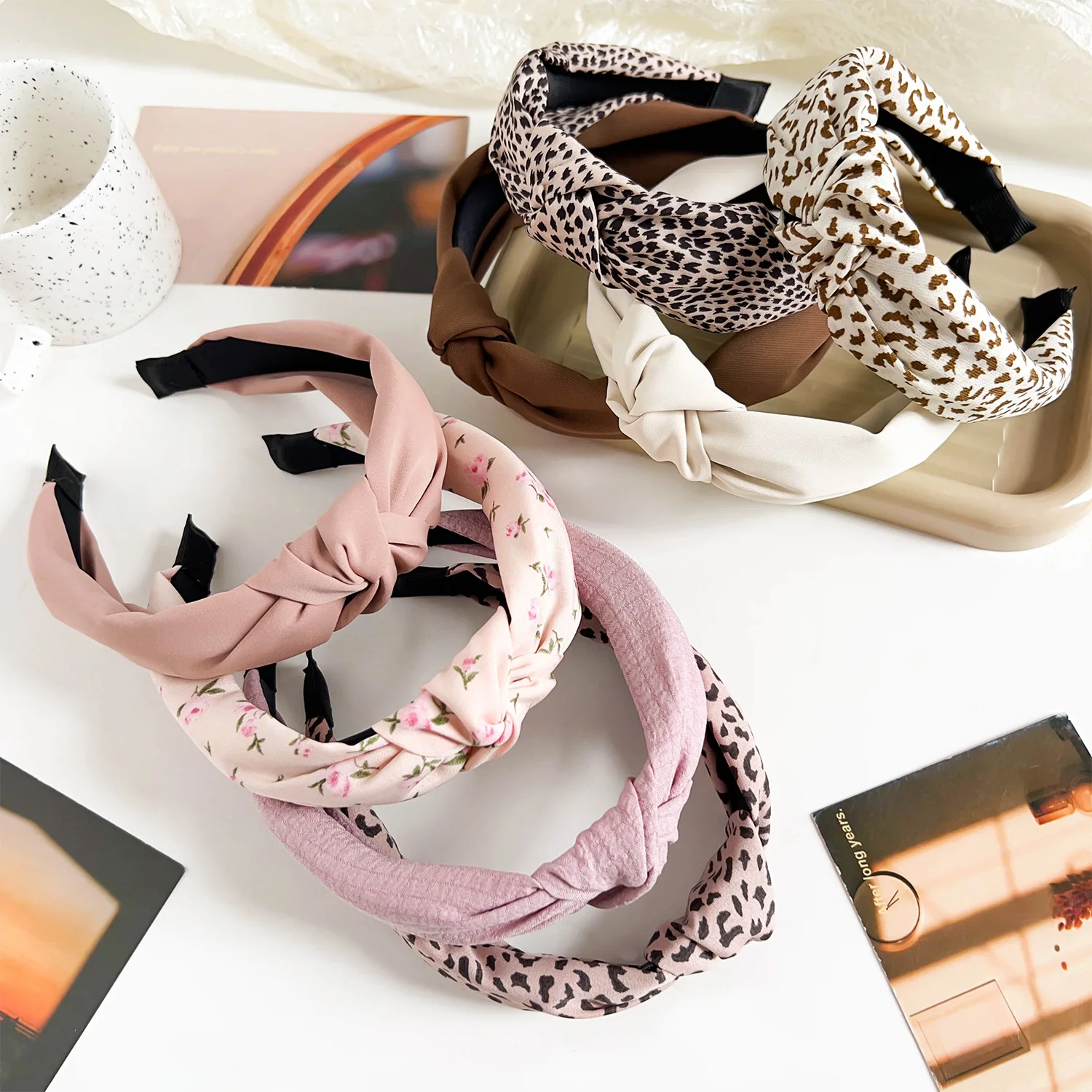 عصابة رأس نسائية واسعة معقودة بطبعة جلد الفهد، إكسسوارات شعر بسيطة على شكل تاج عالي