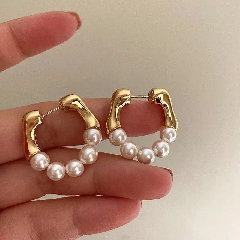 Simple Delicate Gold‑Tone Pearl‑Inlaid Hoop Earrings for Women, Fashion Ear Jewelry, Versatile Daily‑Party‑Ready Accessory, Ideal Gift for Her