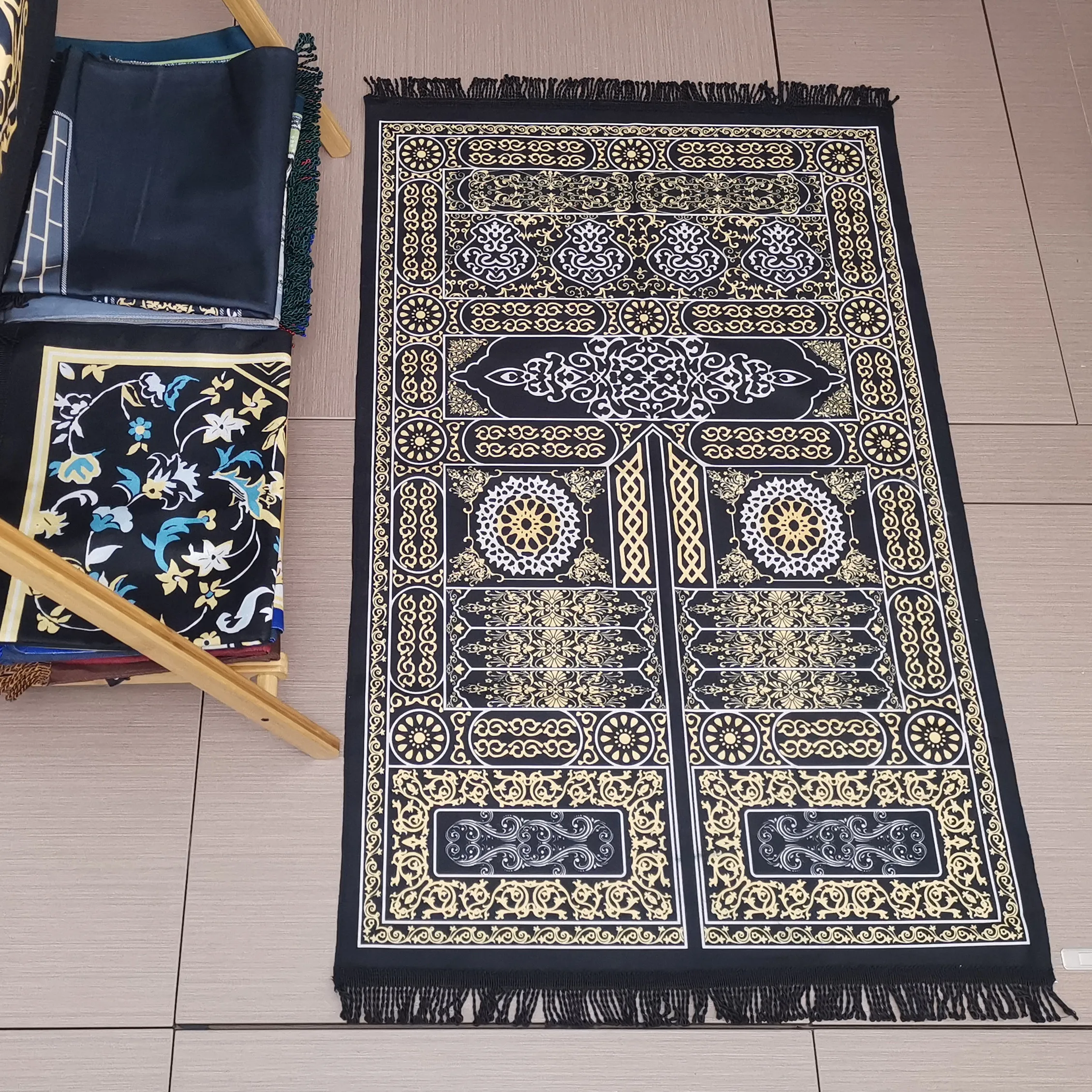 

Suede Muslim Prayer Mat Indonesia Soft Prayer rug Portable Pray Carpet