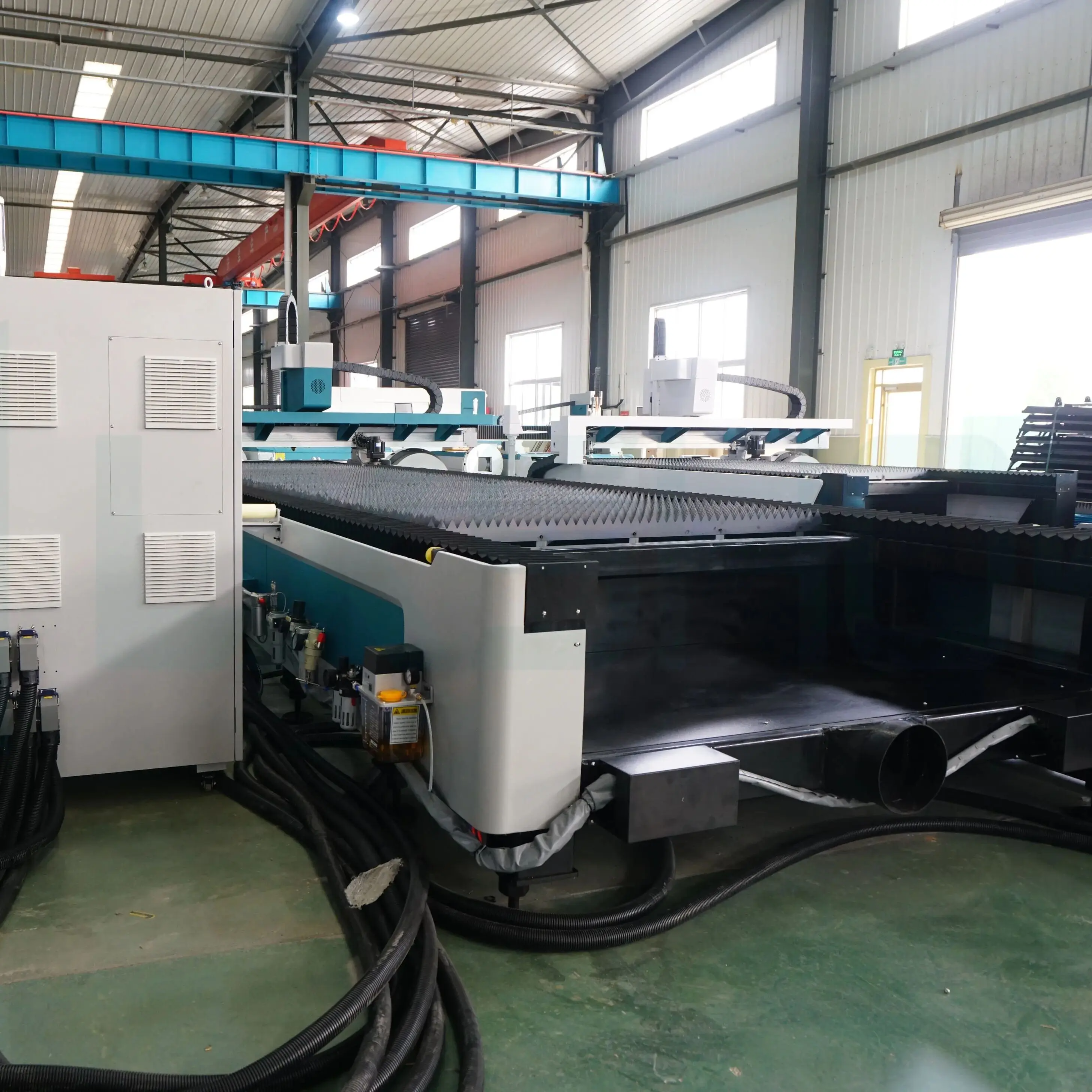 เครื่องตัดท่อและแผ่นโลหะแบบบูรณาการการตอบรับที่ดีจากทั่วทุกมุมโลก1KW 2KW 3KW 6KW